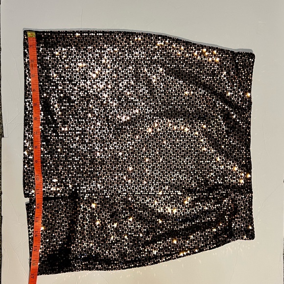 Glow effect sequence skirt, Mini with a slit - Picture 7 of 16